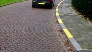 ligne-jaune-discontinue